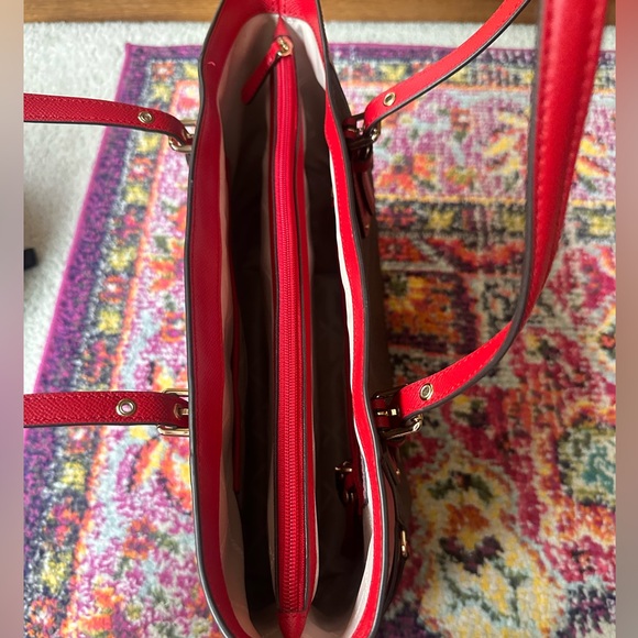 Michael Kors Voyager East/West MK Signature Monogram Large Tote and Wallet - Picture 7 of 8